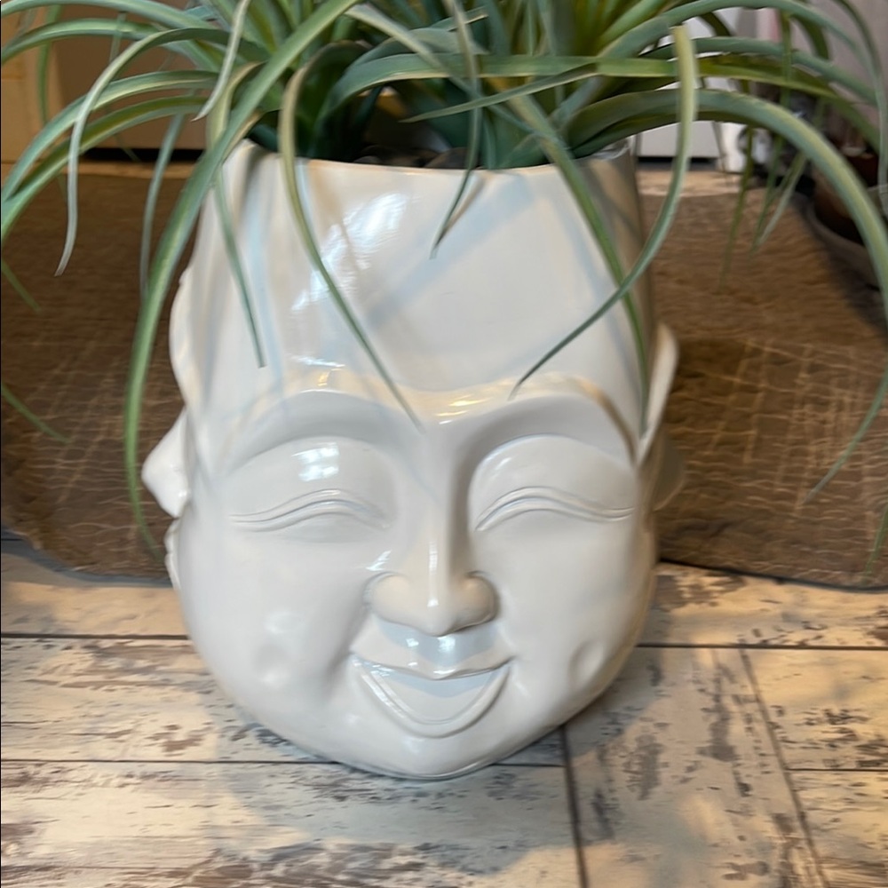 4 sided White Face Planter! Each side has a different expression.
